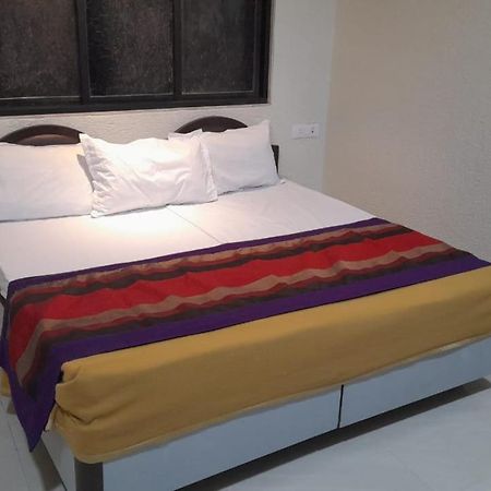 Shraddha Hotel Mumbai Eksteriør bilde