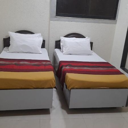 Shraddha Hotel Mumbai Eksteriør bilde