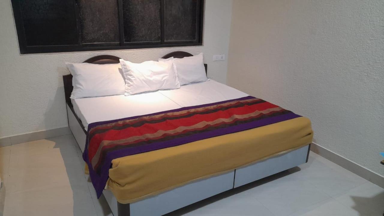 Shraddha Hotel Mumbai Eksteriør bilde