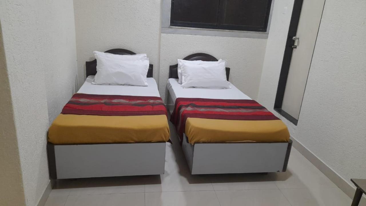 Shraddha Hotel Mumbai Eksteriør bilde